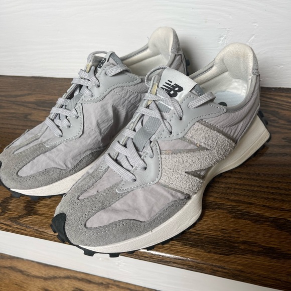New Balance 327 Gray and White Women's Sneakers - Picture 5 of 5